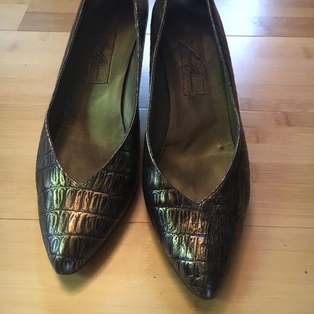 Vintage gold alligator kitten heels